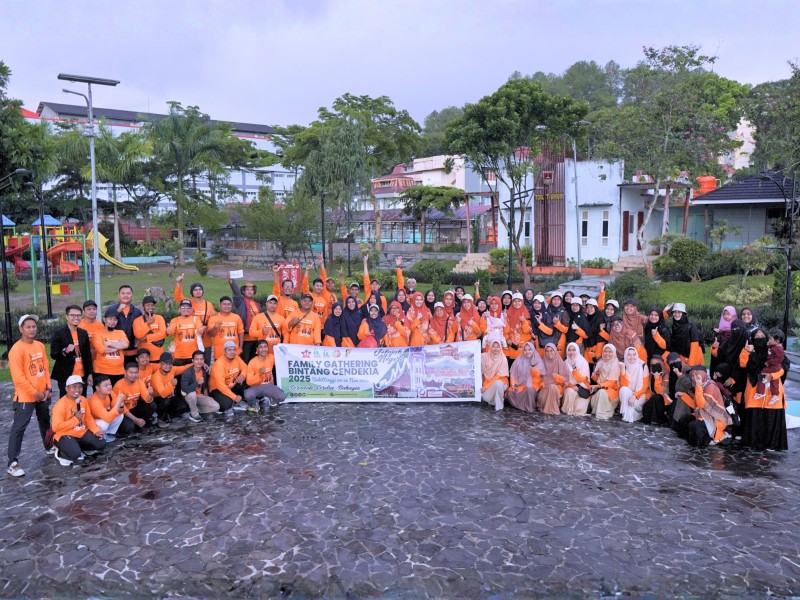 Guru dan Karyawan Sekolah Bintang Cendekia Ikuti Family Gathering 2025 di Bukittinggi