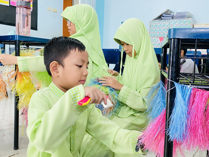 Bikin Kemoceng, Dari Karya Kreativ Murid Level Tiga Belajar Bertanggung Jawab