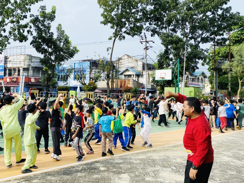 SD Bintang Cendekia Lakukan Senam Bersama Guru dan Murid