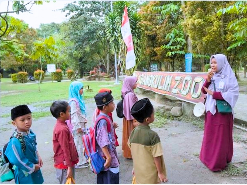 Kuatkan Bahasan Tema,  Kuttab Bintang Cendekia Adakan Fieldtrip ke Kebun Binatang